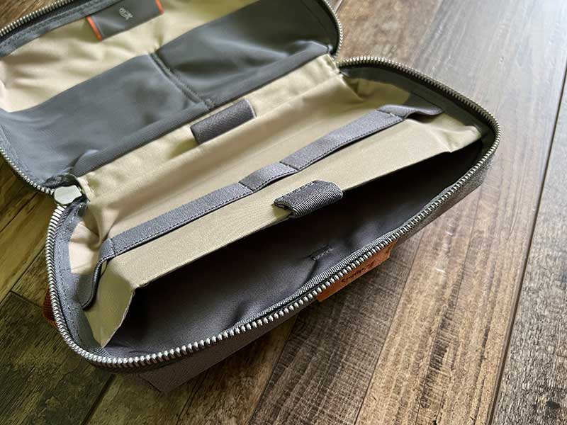 Bellroy Classic Pouch (EDC Zipper Travel Pouch, Water-Resistant Woven  Fabric, Holds Pencils, Pens, Tech & Personal Items, Internal Mesh Pockets)  