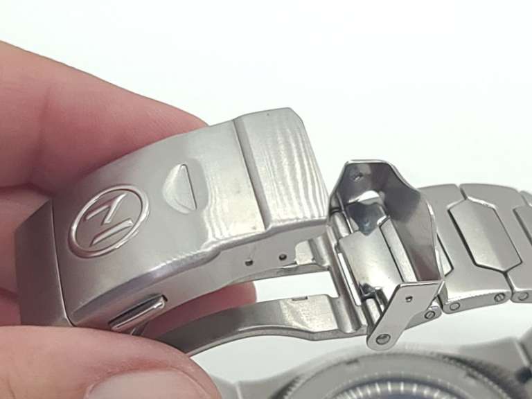 NOVE Atlantean dive watch review How to look good at 1,000 feet down