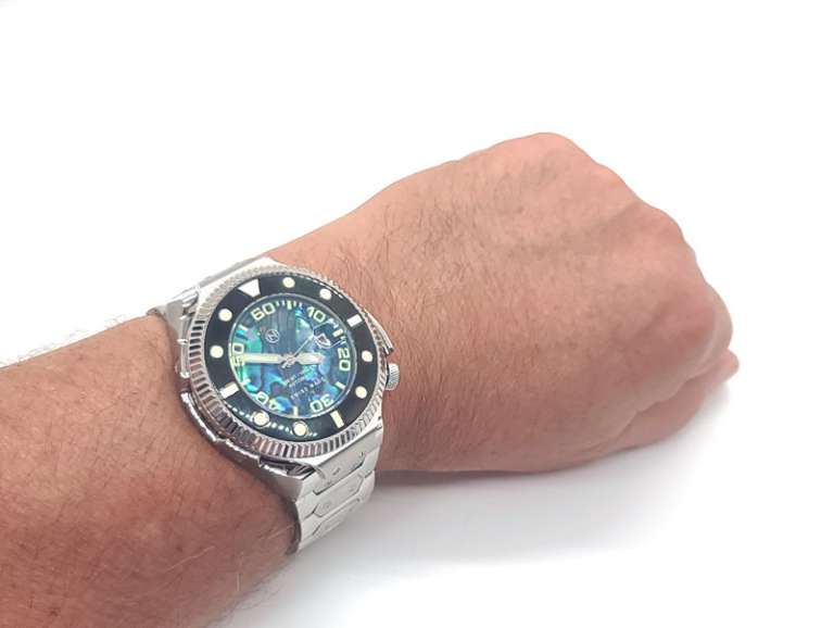 NOVE Atlantean dive watch review How to look good at 1,000 feet down