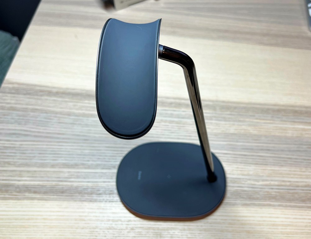 AirPods Max : on a trouvé le support idéal ! Test du Benks Grand Pro Stand  