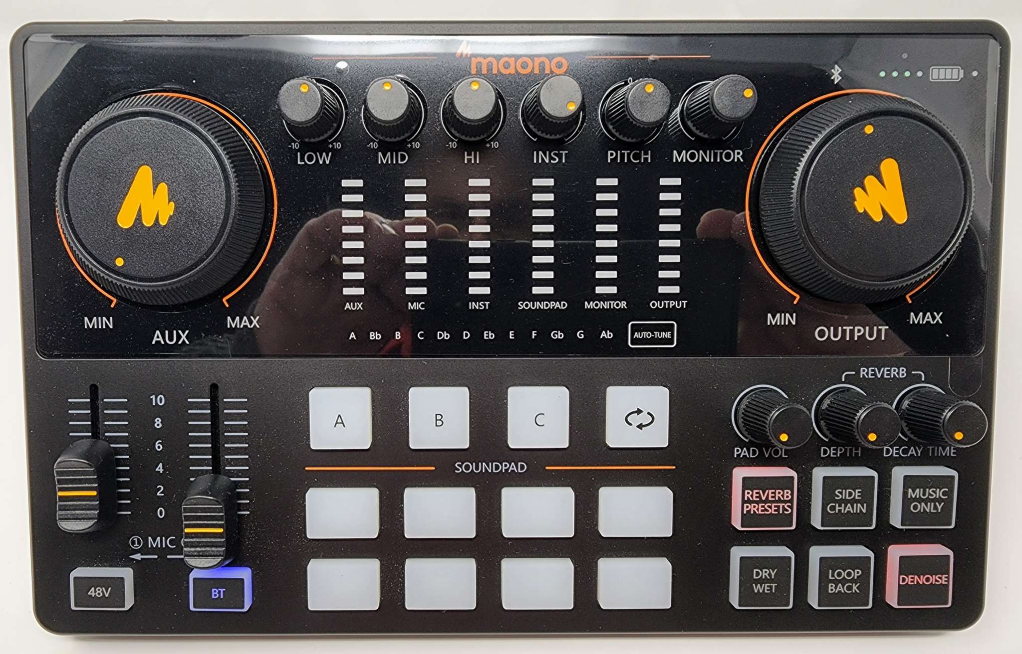 Manocaster Interface MAONOCASTER E2A Portable All-In-One Podcast Production Studio review ...