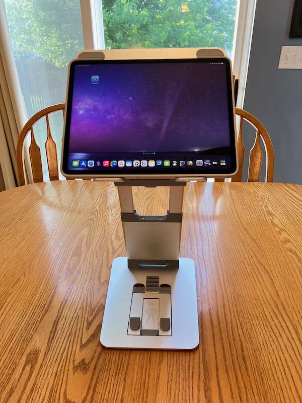 obVus minder Tower Stand II with 12.9" iPad Pro