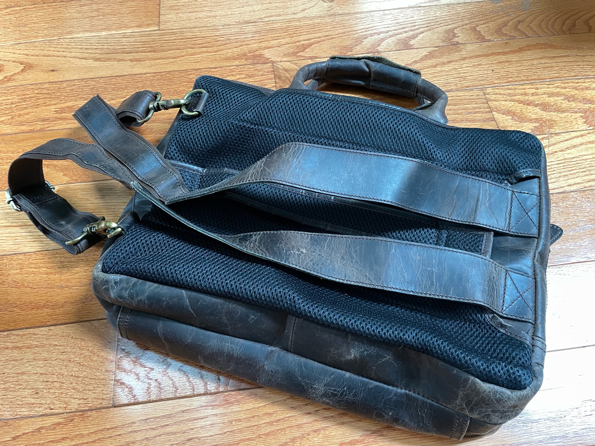 Anuent Leather Convertible Briefcase Backpack review – Luscious leather ...