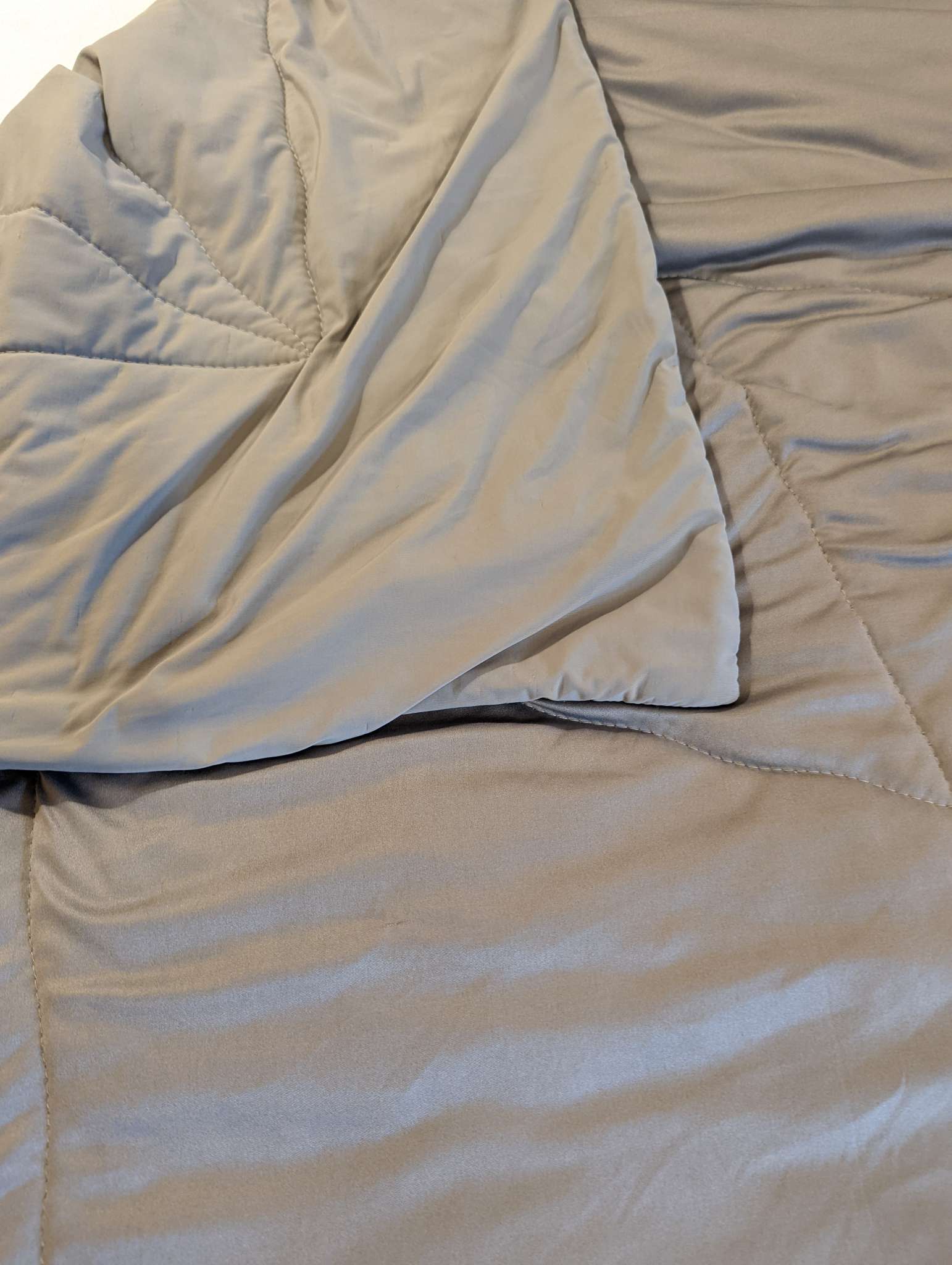 Elegear Cooling Arc-Chill Comforter queen blanket review - The Gadgeteer