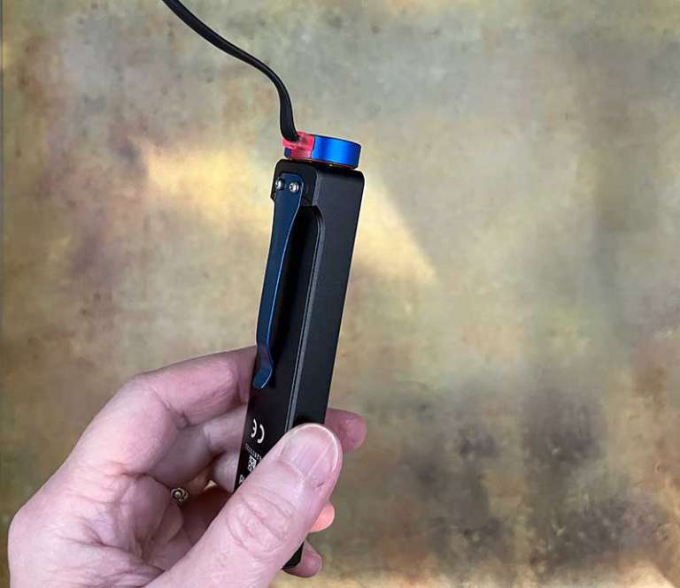 Olight Arkfeld flashlight review - Flat and fabulous! - The Gadgeteer