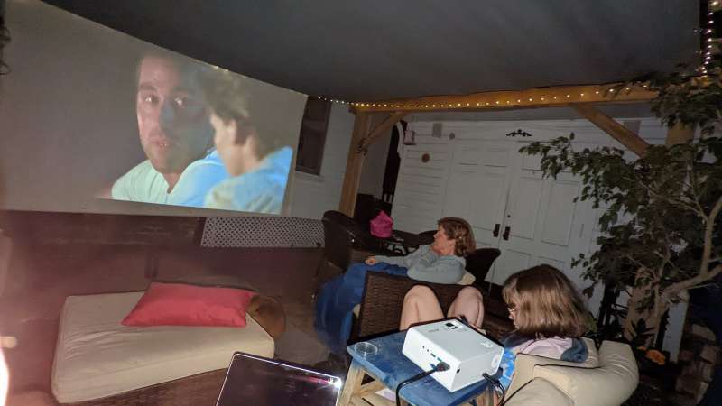 SMONET 7500L projector review - Family movie fun, on a budget