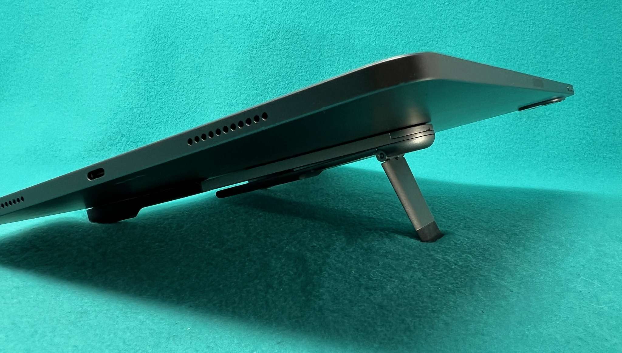 Twelve South Compass Pro tablet stand review - Stand and deliver - The ...