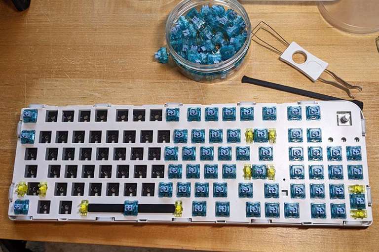 Whatgeek Dukharo VN96WAP barebones DIY mechanical keyboard kit review