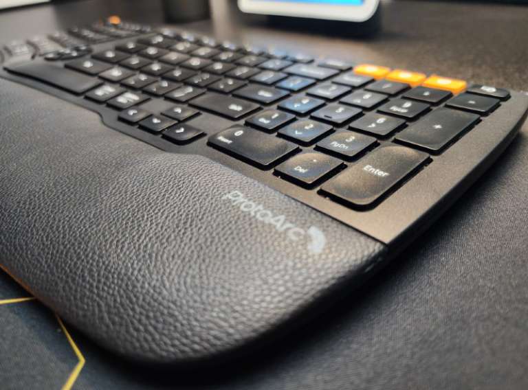 Protoarc Ekm01 Wireless Ergonomic Split Keyboard And Mouse Combo Review The Gadgeteer 