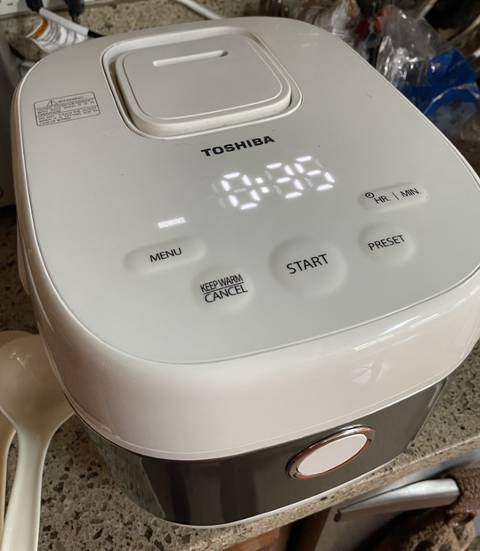 Toshiba Cuiseur à riz avec chauffage par induction, cuiseur vapeur à faible  teneur en glucides, 5,5 tasses, cuiseur à riz japonais, 8 fonctions de