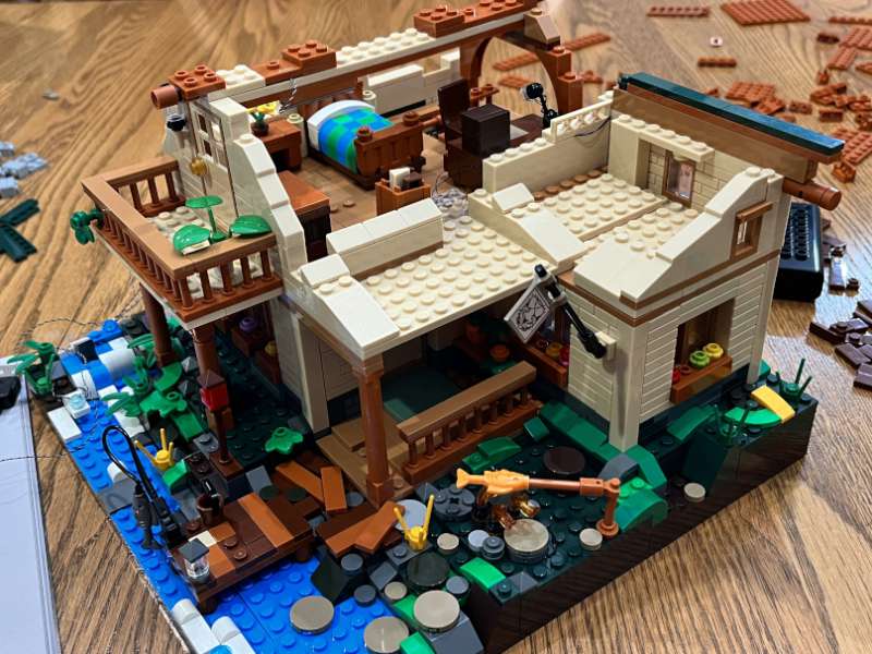 Funwhole Lakeside Lodge Building Set review - a very detailed