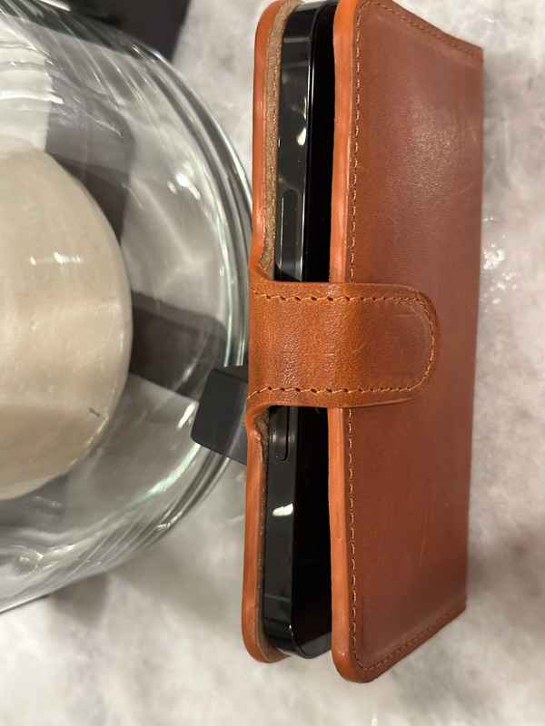 Leather wallet with MagSafe – Geometric Goods