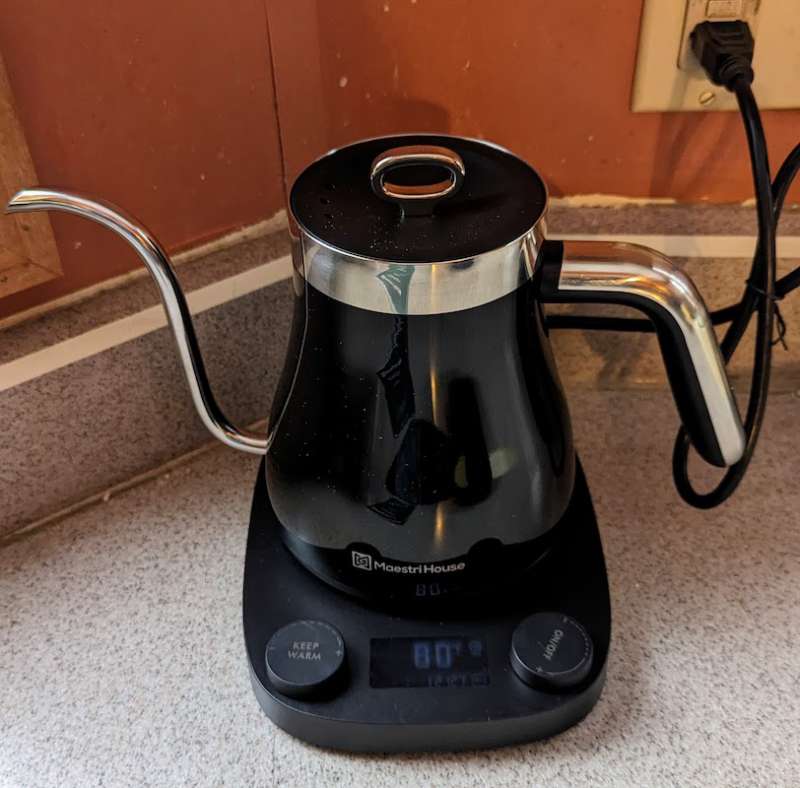 Maestri House Electric Gooseneck Kettle review - hot water, with a few  extras - The Gadgeteer