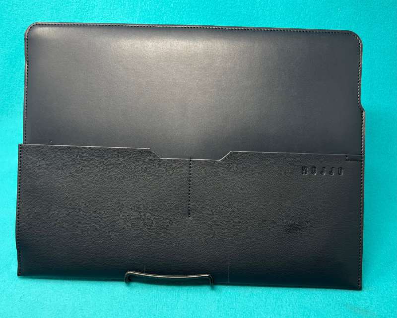 Mujjo Envoy vegan leather laptop sleeve review - holds your