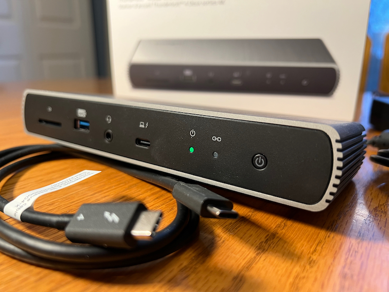 Kensington SD5780T Thunderbolt 4 dock power LED lit