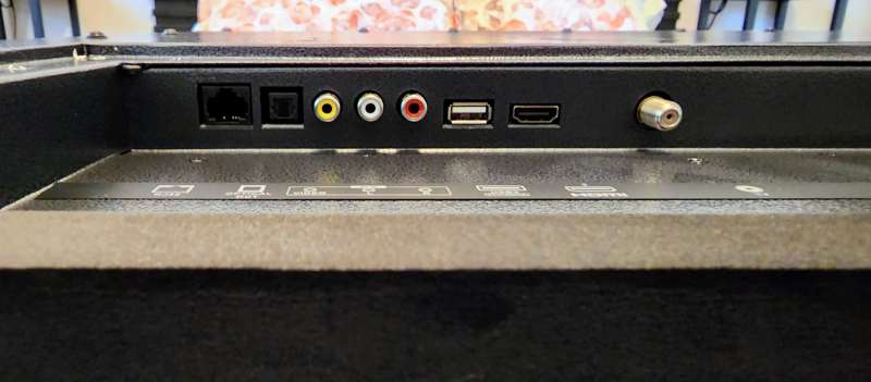 Sylvox 43-inch TV - left side ports