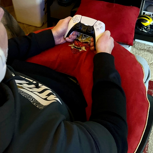 Valari Gaming Pillow review - Takes the pain out of gaming - The Gadgeteer