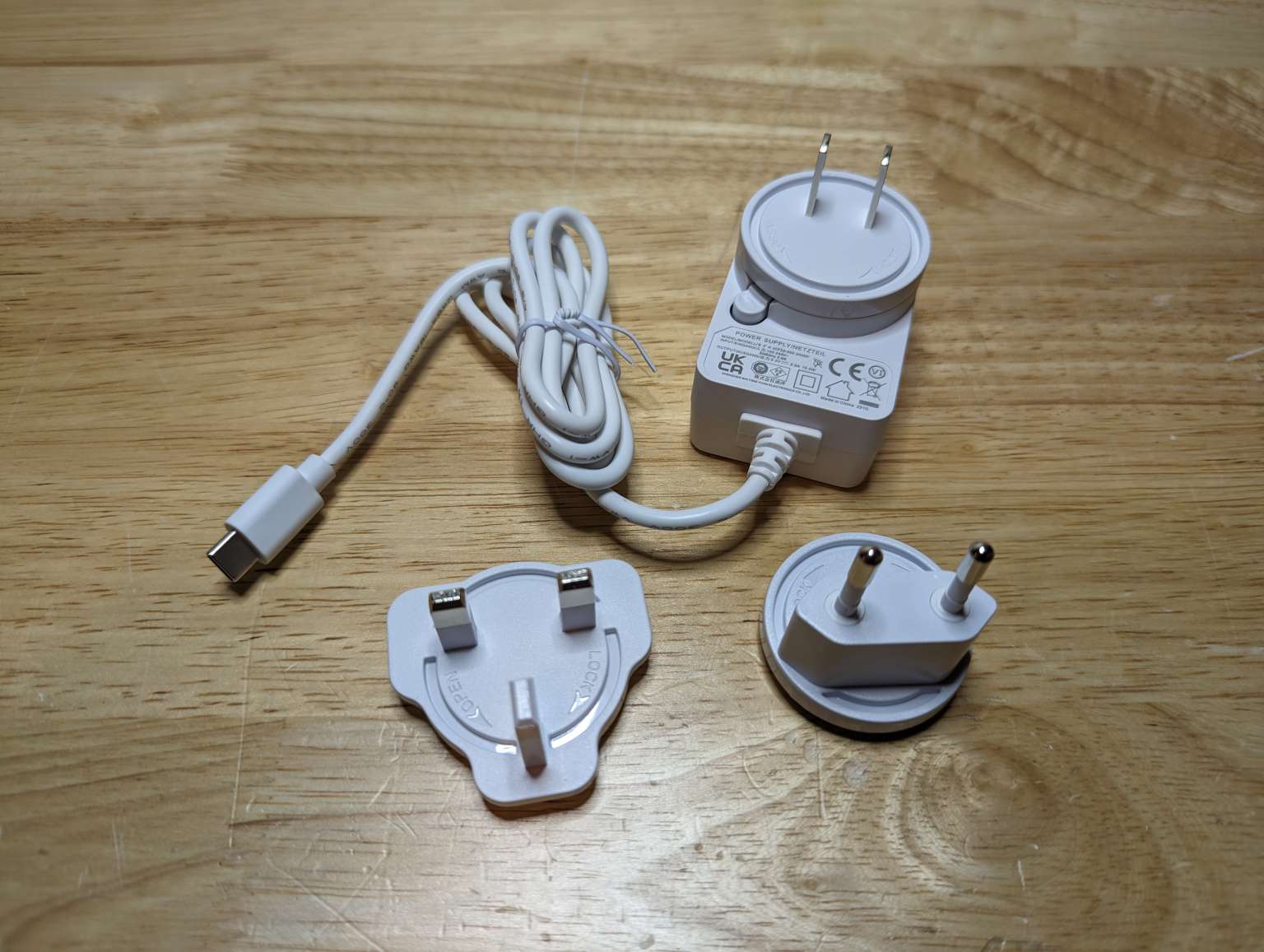 Alimentatore USB-C 5V 3A Per Router GL.iNet, Sony PS5 DualSense, JBL, Bose E Molti Dispositivi | Cavo 2 Metri | AC 100-240V