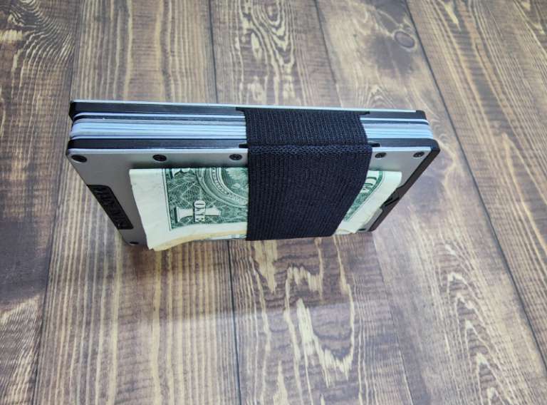 GeoGrit Wallet Review - Minimalist EDC At Its Best - The Gadgeteer