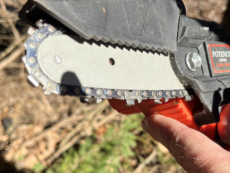 POTENCO Mini Chainsaw review - handy for trimming small branches - The  Gadgeteer