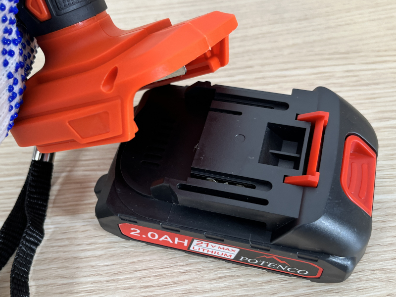 POTENCO Mini Chainsaw review - handy for trimming small branches