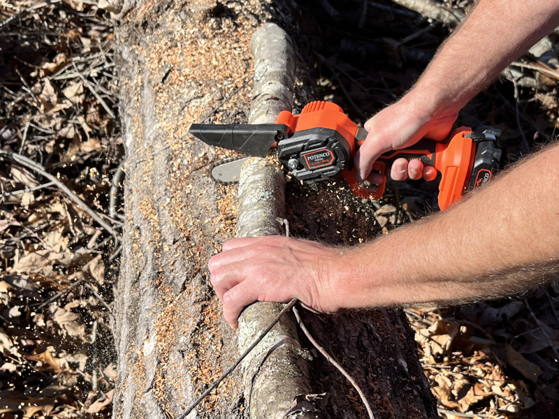 POTENCO Mini Chainsaw review - handy for trimming small branches