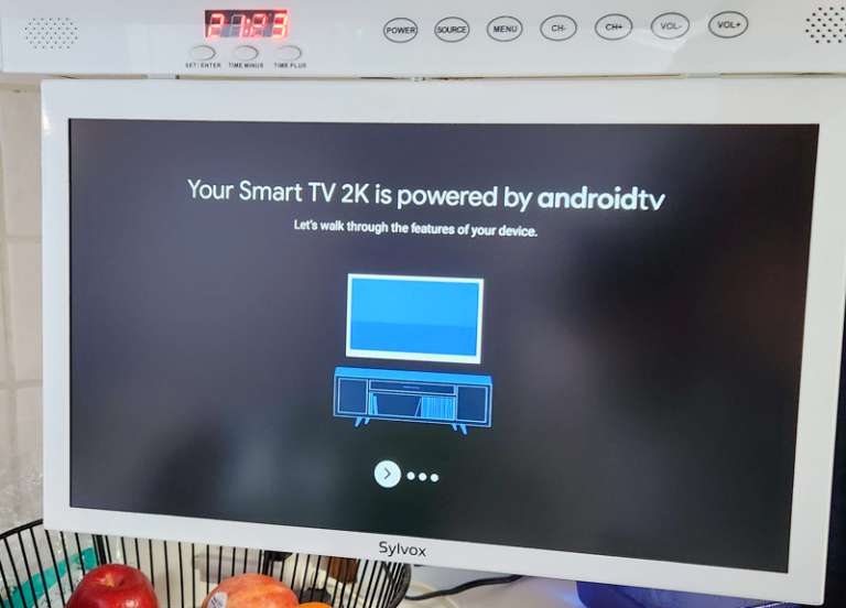 Sylvox 15.6“ Smart Under Counter Kitchen TV review a decent