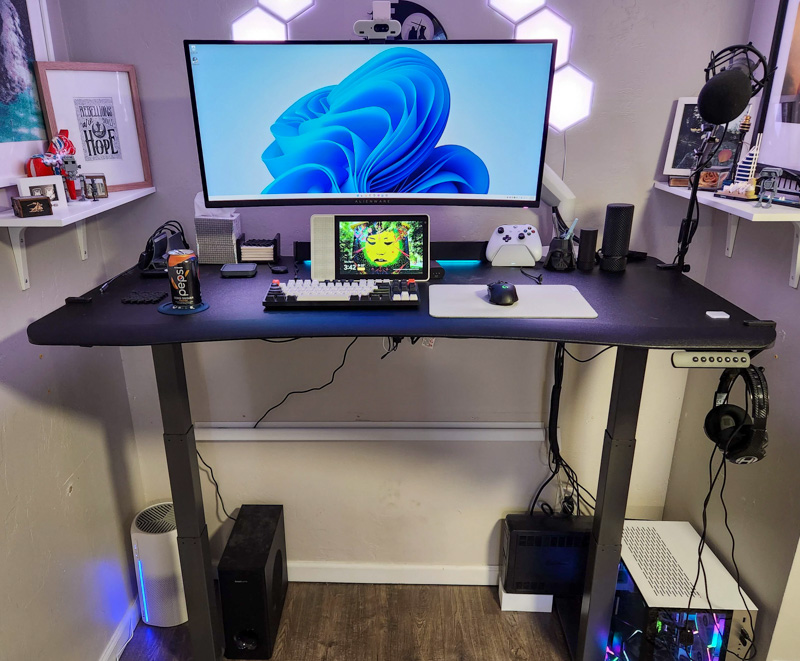 https://the-gadgeteer.com/wp-content/uploads/2023/02/vari-standing-desk-01.jpg