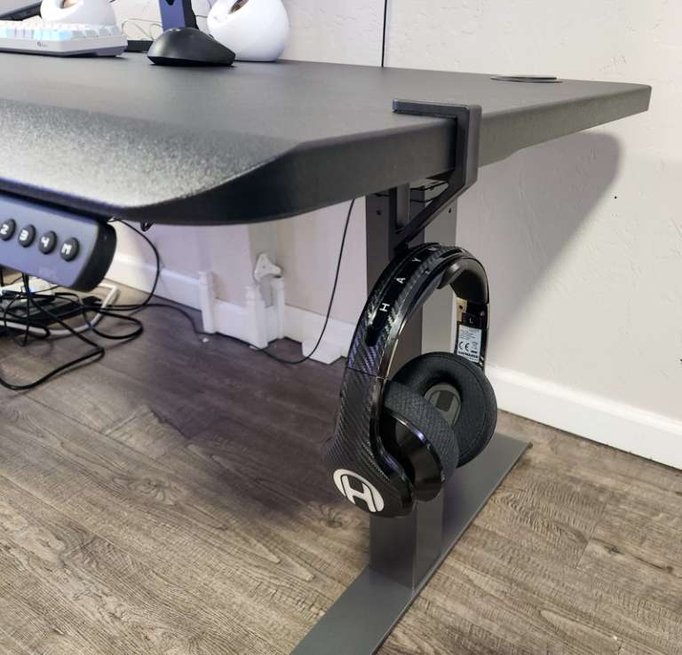 Vari Curve Electric Standing Desk 60x30 review curves are better