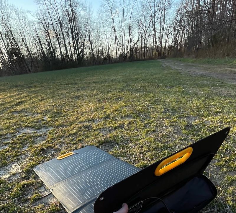 Yargopower portable solar panel and power station