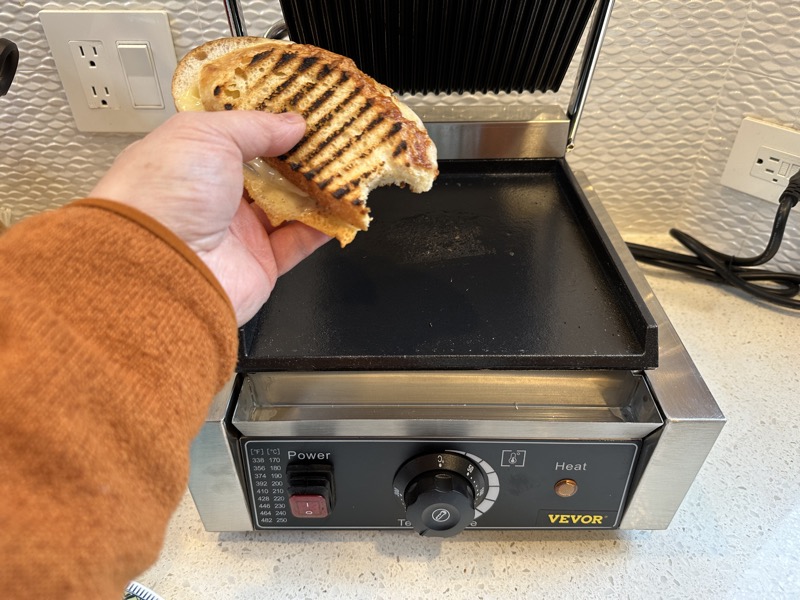 Morgenøvelser svovl pen VEVOR Commercial Sandwich Panini Press Grill review - Level up your grilled  cheese game - The Gadgeteer