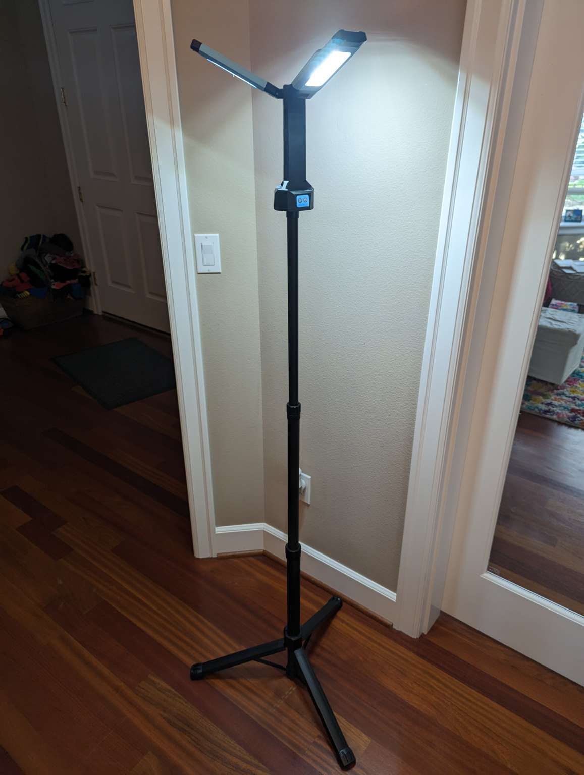 GoGonova Rechargeable Work Light With Stand Review The Gadgeteer