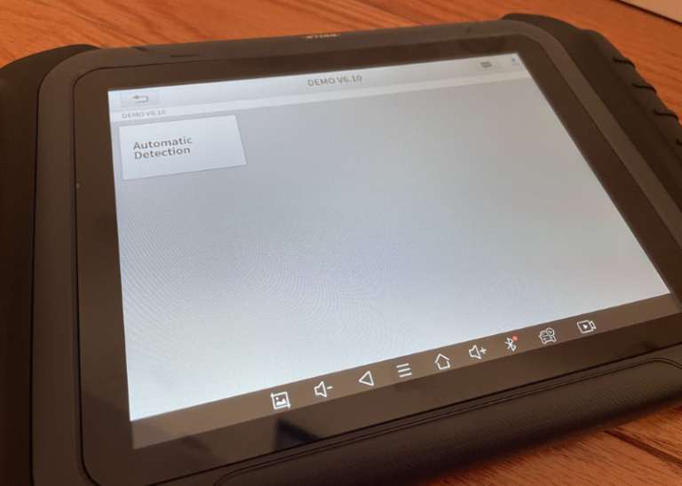 XTool D8 automotive smart diagnostic system review Powerful OBD2 car