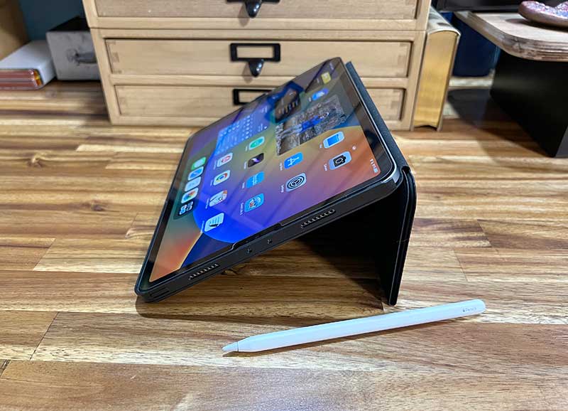 PITAKA MagEZ Folio 2 iPad Pro cover review - A folding cover for