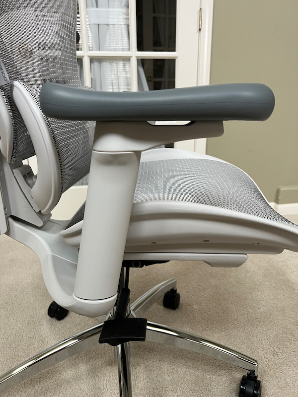 SIHOO Doro-C300 Ergonomic Office Chair armrest at its lowest position