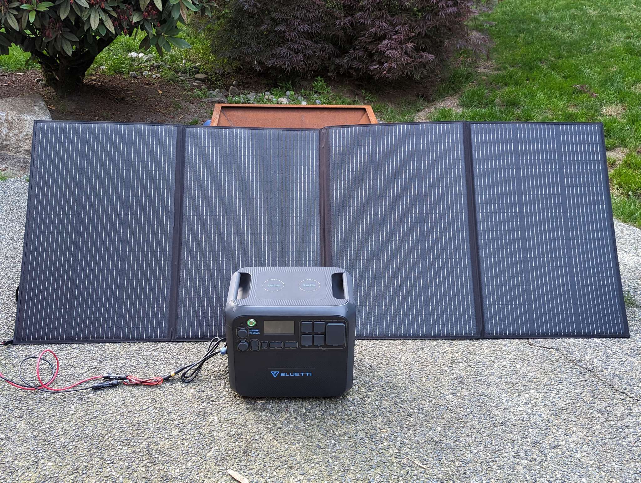 BLUETTI AC200MAX Expandable Power Station & PV350 350W Solar Panel ...