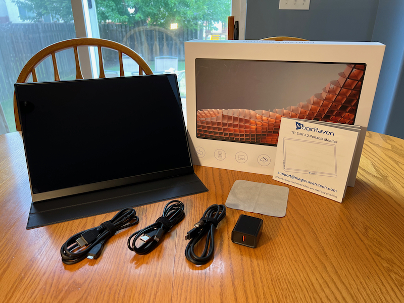 MagicRaven 16” 2.5K 3:2 Portable Monitor package contents