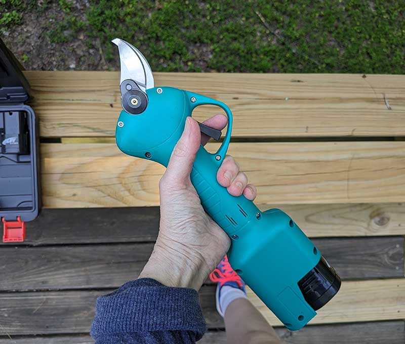 Anbull rechargeable electric pruning shears review - The Gadgeteer