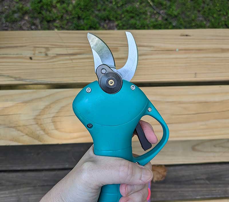 Anbull rechargeable electric pruning shears review - The Gadgeteer