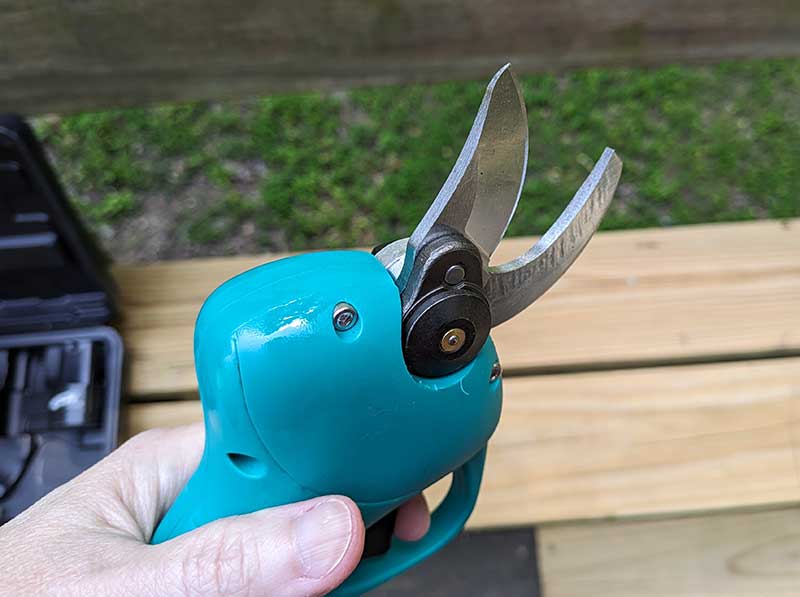 Anbull rechargeable electric pruning shears review - The Gadgeteer