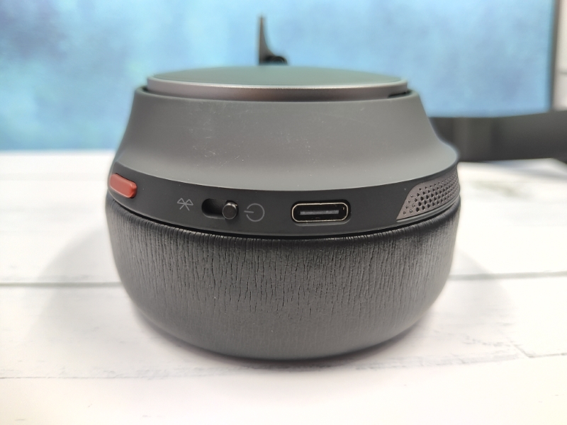 Poly Voyager Surround 80 UC Review A Feature Packed Workplace Headset Poly Voyager Surround 80 UC Review A Feature Packed Workplace Headset