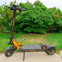 AUSOM Leopard electric scooter review – even better than a mental health walk