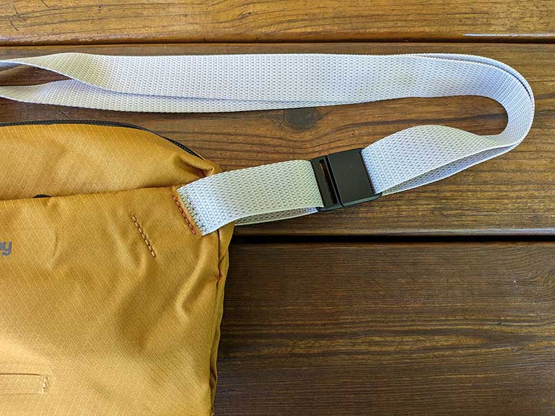 Bellroy Lite Sling Mini review - I love this minimalist bag! - The ...