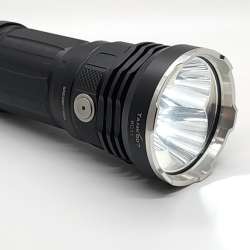 TANK007 KC11 LED 6400 Lumen High Power EDC Flashlight review – a solid performer that could pull down your pants