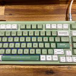 EPOMAKER RT100 mechanical keyboard review – kinda retro and kinda futuristic