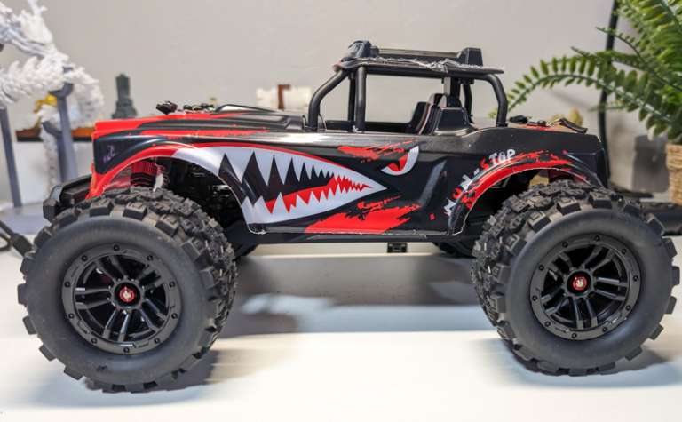 DEERC 1:14 Fast Shark RC Car review - my favorite shark themed RC car