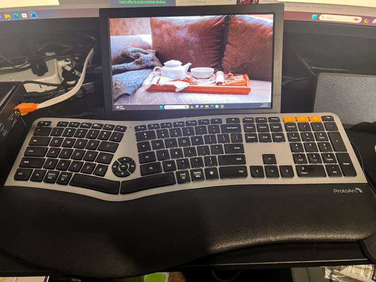 Protoarc ek01 plus ergonomic split keyboard review the gadgeteer