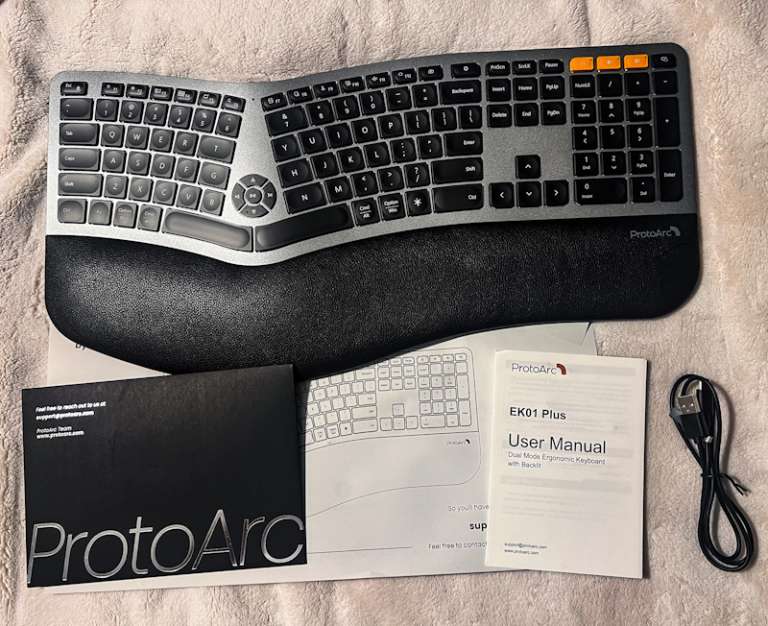 ProtoArc EK01 Plus Tastiera Ergonomica Wireless Divisa - Retroilluminata, Bluetooth/USB, Poggiapolsi, Ricaricabile, Layout USA