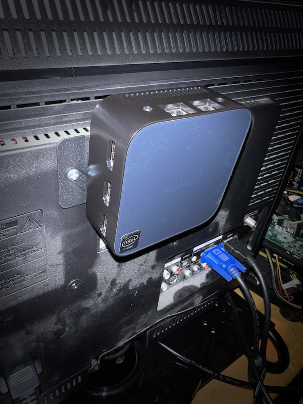 Blackview MP80 Mini PC attached to a monitor's VESA mount (this is also the only time the lid looked blue to me)