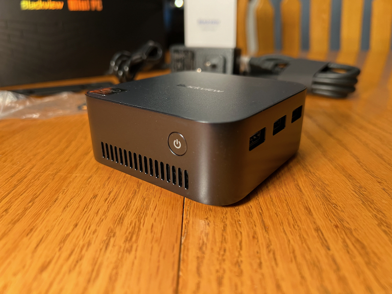 Blackview MP80 Mini PC front and right side view